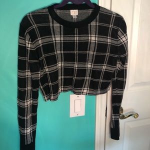 And new day cropped long sleeve shirt